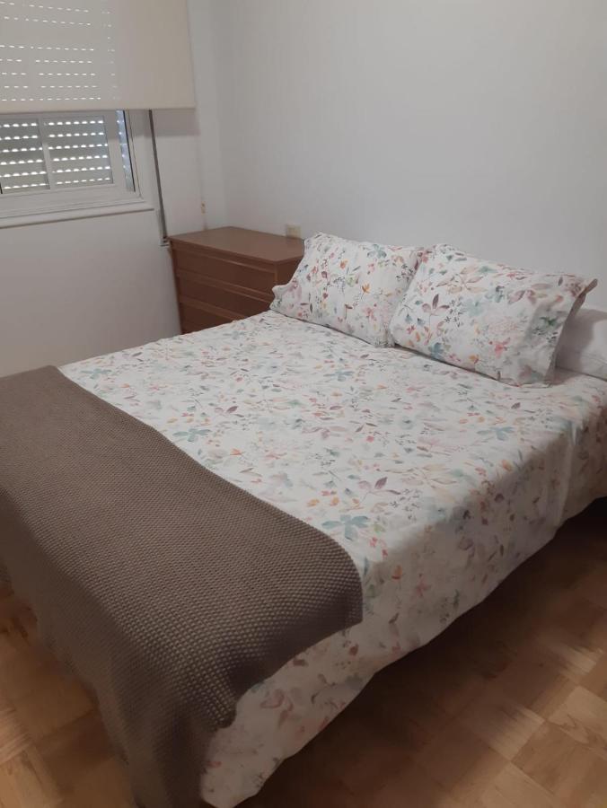 Apartamento Con Terraza Y Vistas Al Mar Lägenhet Bueu Exteriör bild